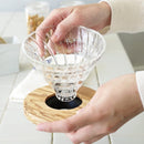 HARIO VDGR-01-OV V60: Dripper de vidrio resistente al calor con base de olivo para 1-2 tazas